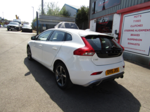 2015 Volvo V40 1.6 R-Design T2 (120hp) in White — image 6