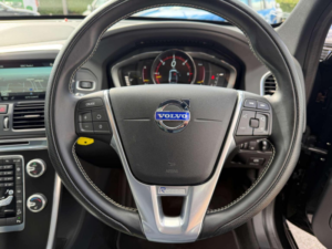2014 Volvo Xc60 2.4 D5 R-Design Lux Nav Geartronic AWD Euro 5 5dr in Black — image 4