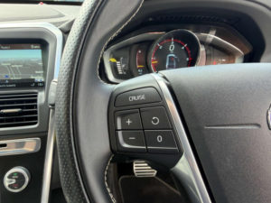 2014 Volvo Xc60 2.4 D5 R-Design Lux Nav Geartronic AWD Euro 5 5dr in Black — image 5