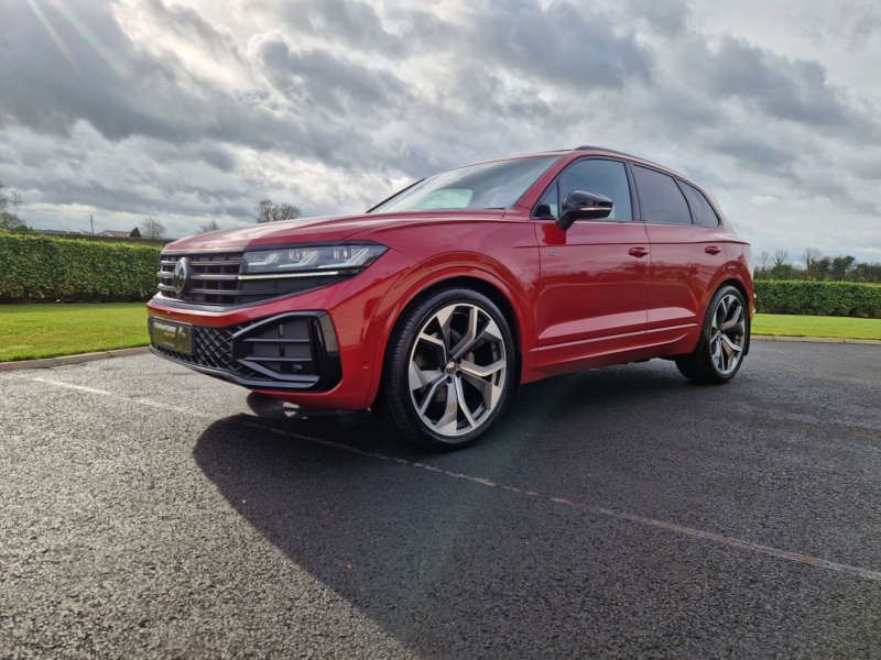2023 Volkswagen Touareg 3.0 Tdi V6 Black Edition SUV 5dr Diesel Tiptronic 4motion Euro 6 (s/s) (286 Ps) in Red — image 1