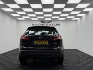 2015 Nissan Qashqai 1.5 Dci Acenta in Black — image 5