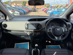 2017 Toyota Yaris 1.33 Dual Vvt-I Icon Euro 6 5dr in Red — image 3