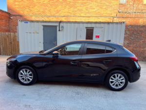 2017 Mazda Mazda3 2.0 Skyactiv-G Se-L Nav Euro 6 (s/s) 5dr in Black — image 4