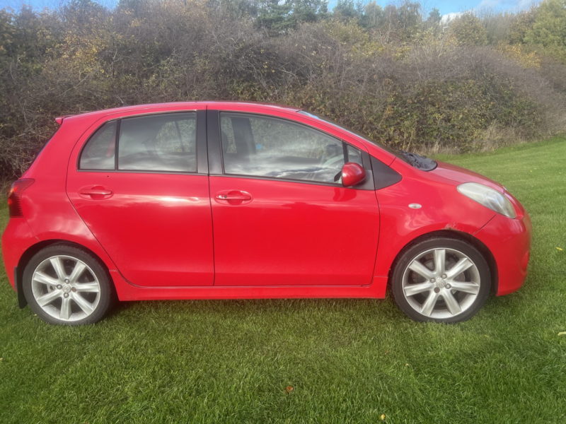 2008 Toyota Yaris 1.8 Vvt-I Sr in Red — image 1