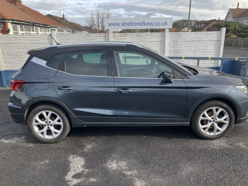 2021 SEAT Arona 1.0 Tsi Fr in Grey — image 1