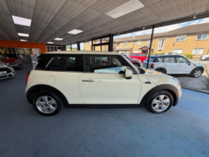 2019 MINI Hatch 1.5 One Classic Euro 6 (s/s) 3dr in White — image 2