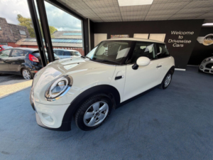 2019 MINI Hatch 1.5 One Classic Euro 6 (s/s) 3dr in White — image 5