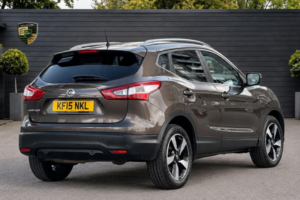 2015 Nissan Qashqai 1.2 Dig-T N-Tec+ Xtron 2WD Euro 6 (s/s) 5dr in Beige — image 5