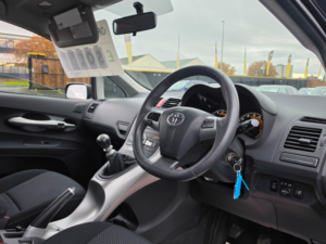 2012 Toyota Auris 1.33 Dual Vvt-I Tr Hatchback 5dr Petrol Manual Euro 4 (s/s) (101 Ps) in Black — image 5