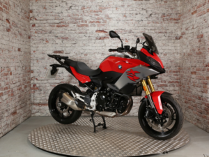 2021 BMW F 900 Xr in Red — image 3