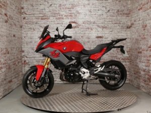 2021 BMW F 900 Xr in Red — image 5