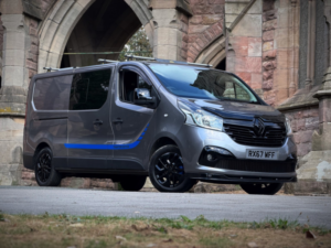 2017 Renault Trafic 1.6 Crew Van Ll29 Energy Dci 125 Sport Nav Euro 6 in Grey — image 2