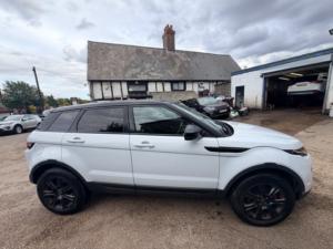 2017 Land Rover Range Rover Evoque Td4 Se Tech in White — image 4