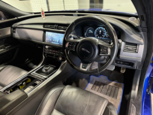 2018 Jaguar Xf 2.0i R-Sport Auto AWD Euro 6 (s/s) 4dr in Blue — image 2