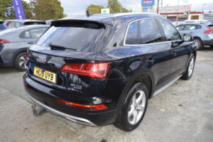 2019 Audi Q5 2.0 Tdi 40 Sport in Black — image 2