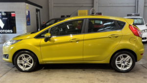 2013 Ford Fiesta 1.0 T Ecoboost Zetec Yellow 5dr 1 Owner+rare Colour+low Tax+10 Stamps in Yellow — image 2