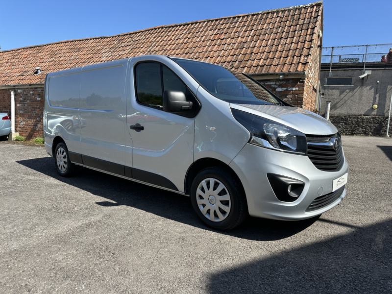 2019 Vauxhall Vivaro 1.6 Cdti 2900 Sportive in Silver — image 1