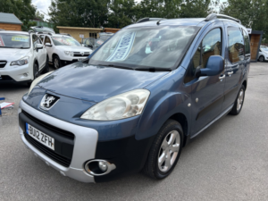 2012 Peugeot Partner Tepee 1.6 Hdi 8v Tepee Outdoor in Blue — image 2