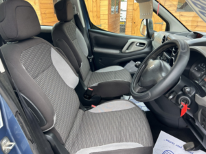 2012 Peugeot Partner Tepee 1.6 Hdi 8v Tepee Outdoor in Blue — image 5