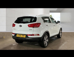 2015 Kia Sportage 1.7 Crdi Ecodynamics 3 2WD Euro 6 (s/s) 5dr in White — image 4