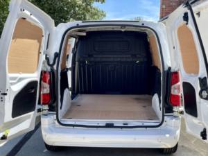 2021 Vauxhall Combo 1.5 Turbo D 2000 Sportive in White — image 4