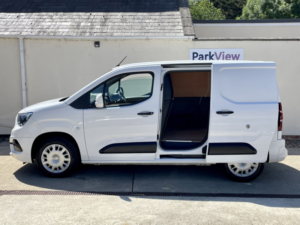 2021 Vauxhall Combo 1.5 Turbo D 2000 Sportive in White — image 5