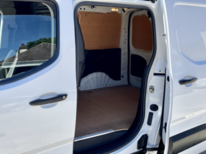 2021 Vauxhall Combo 1.5 Turbo D 2000 Sportive in White — image 6