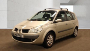 2007 Renault Grand Scenic 1.6 Vvt Dynamique 5dr in Gold — image 2