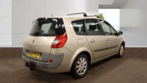 2007 Renault Grand Scenic 1.6 Vvt Dynamique 5dr in Gold — image 3