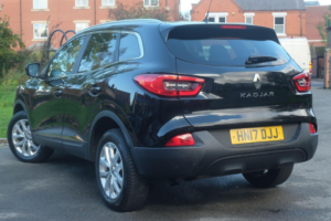 2017 Renault Kadjar 1.2 Tce Dynamique Nav Euro 6 (s/s) 5dr in Black — image 4