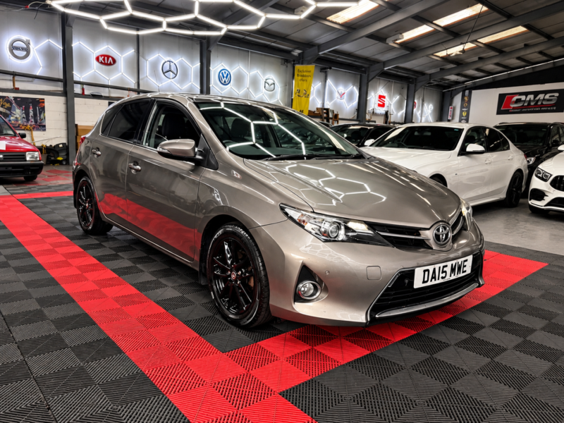 2015 Toyota Auris 1.6 V-Matic Icon Plus in Bronze — image 1