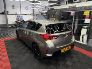 2015 Toyota Auris 1.6 V-Matic Icon Plus in Bronze — image 5