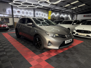 2015 Toyota Auris 1.6 V-Matic Icon Plus in Bronze — image 6