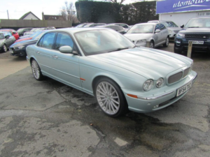 2004 Jaguar Xjr 4.2 V8 4dr in Blue — image 4