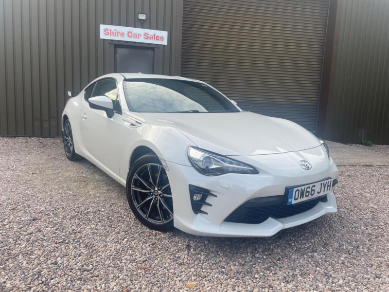 2017 Toyota Gt86 2.0 Boxer D-4s Pro Euro 6 2dr in White — image 1