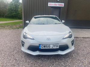 2017 Toyota Gt86 2.0 Boxer D-4s Pro Euro 6 2dr in White — image 2