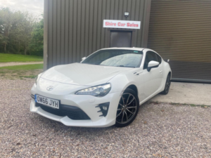 2017 Toyota Gt86 2.0 Boxer D-4s Pro Euro 6 2dr in White — image 3