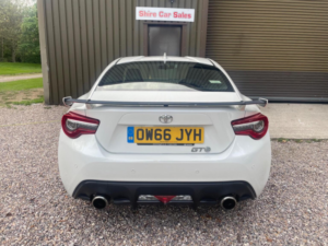 2017 Toyota Gt86 2.0 Boxer D-4s Pro Euro 6 2dr in White — image 5