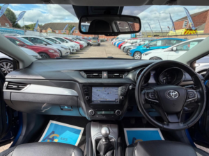 2015 Toyota Avensis 1.6 D-4d Business Edition Plus Touring Sports Euro 6 (s/s) 5dr in Blue — image 2