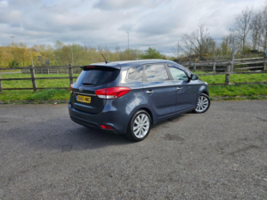2015 Kia Carens 1.7 Crdi Ecodynamics 3 Euro 5 (s/s) 5dr in Blue — image 6
