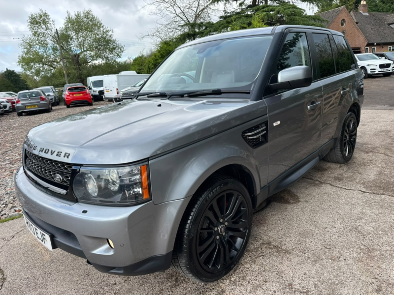 2013 Land Rover Range Rover Sport 3.0 Sd V6 Se in Grey — image 1