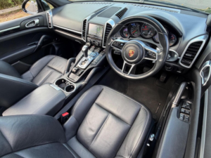 2016 Porsche Cayenne 3.0 Td V6 Tiptronics 4WD Euro 6 (s/s) 5dr in Black — image 2