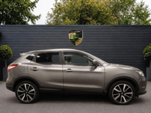 2015 Nissan Qashqai 1.2 Dig-T Tekna Xtron 2WD Euro 6 (s/s) 5dr in Grey — image 6