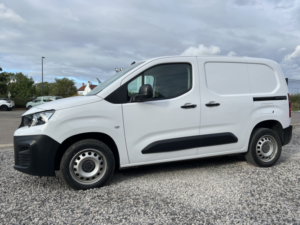 2024 Peugeot Partner 1.5 Partner Pv Pro-Premium+ Std 1000 Bhdi 100 S&s Mt in White — image 4