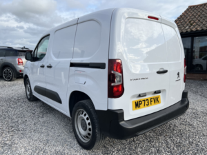 2024 Peugeot Partner 1.5 Partner Pv Pro-Premium+ Std 1000 Bhdi 100 S&s Mt in White — image 5