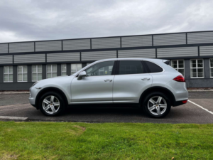 2011 Porsche Cayenne 3.0 Cayenne V6 D Tiptronic S 4WD 5dr in Silver — image 2