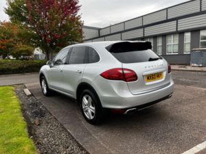 2011 Porsche Cayenne 3.0 Cayenne V6 D Tiptronic S 4WD 5dr in Silver — image 3