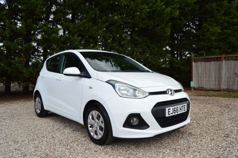 2016 Hyundai I10 1.0 I10 Se 1.0 (blue Int) in White — image 1