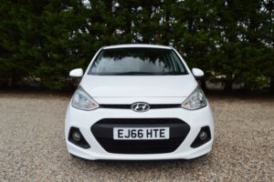 2016 Hyundai I10 1.0 I10 Se 1.0 (blue Int) in White — image 3
