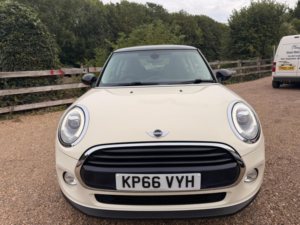 2016 MINI Hatch 1.5 Cooper Euro 6 (s/s) 3dr in White — image 4